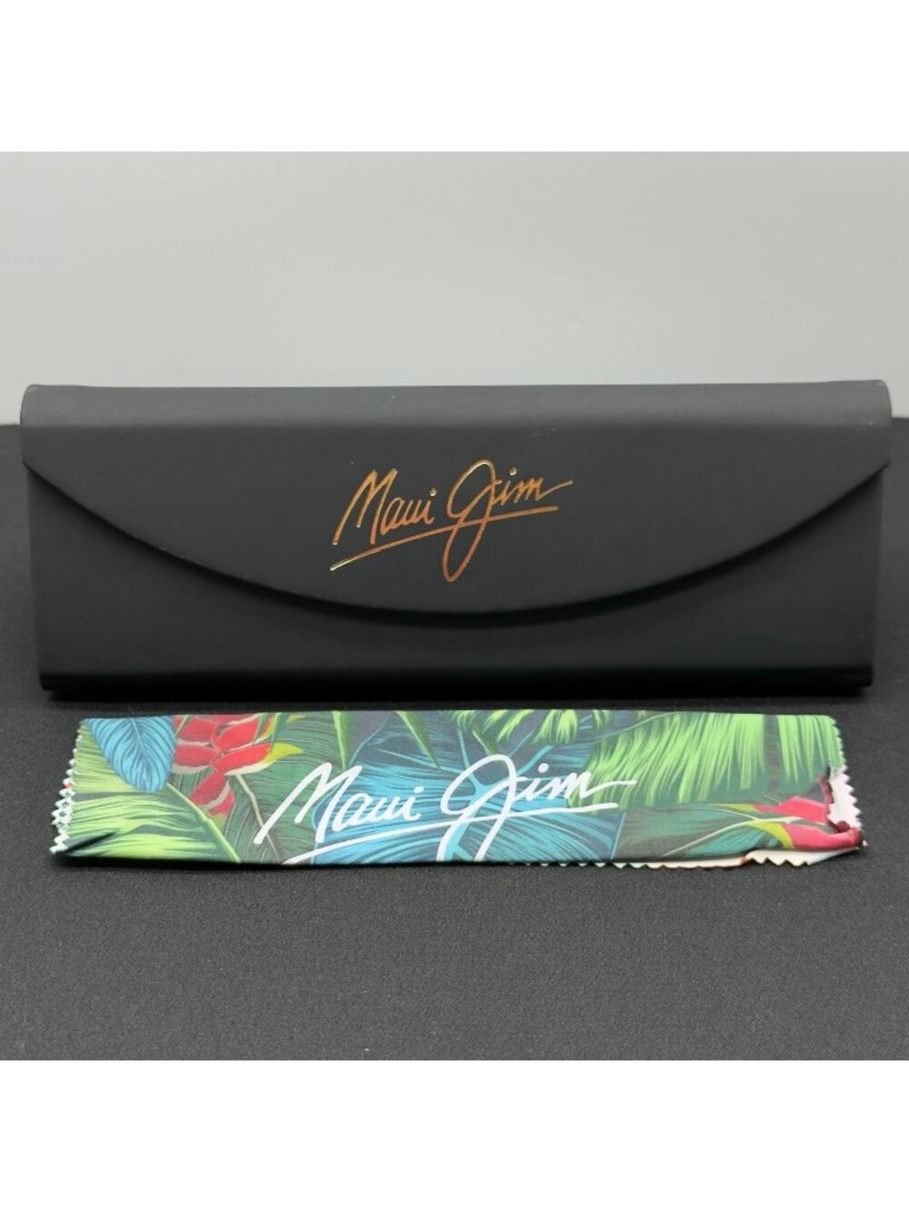 Maui Jim Small Black Tri-Fold Sunglasses Eyeglass Case Magnetic Cleaning Cloth